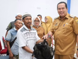 Wako Yota Balad Serahkan Bantuan Mesin Tetas dan Ayam Petelur KUB Pariaman