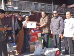 Wako Yota Balad Serahkan Bantuan untuk Korban Kebakaran di Desa Naras I