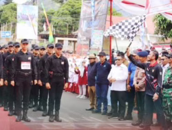 Meriahkan HUT ke-80 RI, Wawako Allex Buka Lomba Gerak Jalan Tepat Waktu