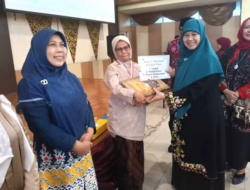 Gusra Farnita dan Dyima Guszita Pemenang Lomba Menulis Surat Guru dan Siswa Sumbar