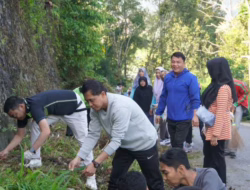 Jelang HUT RI, Jalur Bukit Kandung Disulap jadi Bersih dan Terang Lewat Aksi Papa Goro