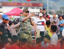 Wako Hendri Arnis Ajak Warga Jaga Semangat Persatuan Lewat Tradisi Panjat Pinang