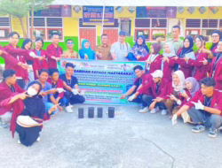 UNES Latih Masyarakat Nagari III Koto Produksi Paving Block dari Limbah Plastik