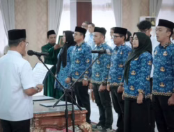 Bupati Khairunas Lantik Pejabat Administrator dan Pengawas, “Bekerjalah Proaktif, Tunjukkan Kelayakan”
