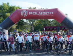 Ratusan ASN dan Masyarakat Padang Pariaman Meriahkan Fun Bike HUT RI ke-80