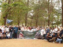 Rico Alviano Gelar Reses dengan Nuansa Family Gathering di Pantai Caroline