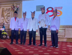 Wako Fadly Amran Dianugerahi Lencana Jasa Pratama di HUT PMI ke-80