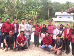 Mahasiswa KKN Universitas Ekasakti Bantu Warga Gauang Olah Sekam jadi Briket