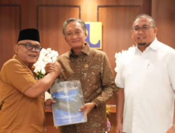 Hadiri Pertemuan dengan Dirjen Bina Marga, Bupati Yulianto Serahkan Proposal Pembangunan Jalan dan Jembatan Pasbar