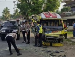 Bis dan Carry Pickup Tabrakan di Batang Haluan Simpang Empat
