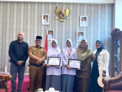 Dua Siswa SMA Al-Istiqamah Raih Prestasi Lomba Menulis Surat, Bupati Yulianto Beri Apresiasi