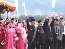 Sukses dan Meriah, Wako Ramadhani Resmi Tutup Rang Solok Baralek Gadang 2025