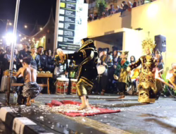 Hiburan Budaya Minangkabau Hidupkan Suasana Akhir Pekan di Simpang Empat Pasar Pusat
