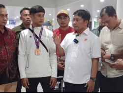 Ketua KONI Sumbar Jemput Juara Dunia Sambo Pertama Indonesia Asal Sumbar