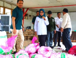 Warga Serbu Gelar Pangan Murah, Wabup Leli Arni: Pemerintah Hadir untuk Rakyat