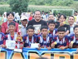 Bintang Timur Payakumbuah Raih Juara Open Turnamen Sepak Bola Cimparuh League KU-14 Tahun 2025