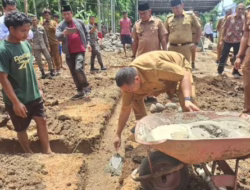 Wako Yota Balad Letakan Batu Pertama Pembangunan Tiga Rumah Tidak Layak Huni