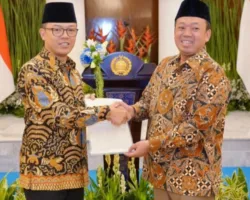 Serahkan Sertifikat Hak Pakai kepada Menlu, Nusron: Langkah Amankan Aset Negara