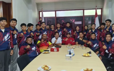 Ketua Umum KONI Sumbar Lepas Atlet Kickboxing ke Kejurnas 2025 di Bekasi