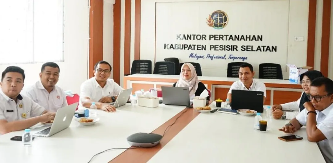 Suasana Rapat Monitoring dan Evaluasi Tunggakan Layanan Pertanahan yang digelar secara serentak oleh Kementerian ATR/BPN, Selasa (18/11/2025).(Foto Istimewa)