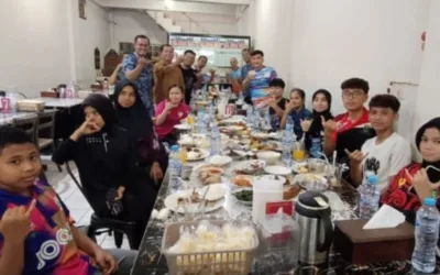 Kontingen Tenis Meja Sumbar Dijamu Pengusaha RM Minang Roda Baru di Banjarmasin