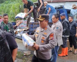 Kapolres Salurkan Bantu Sembako untuk Korban Bencana Alam