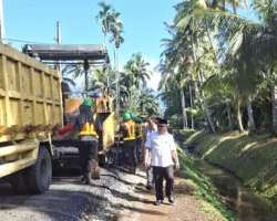 Bupati Yulianto Tinjau Pengerjaan Jalan Simpang Bascame–Kampung Paraman di Nagari Anam Koto Selatan