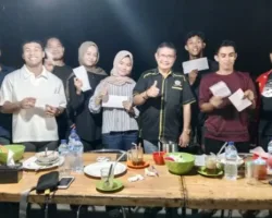 Ketua Umum IPSI Kota Padang Zulhardi Z Latif Serahkan Bonus kepada Atlet Berprestasi