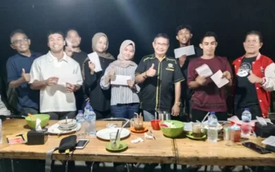 Ketua Umum IPSI Kota Padang Zulhardi Z Latif Serahkan Bonus kepada Atlet Berprestasi