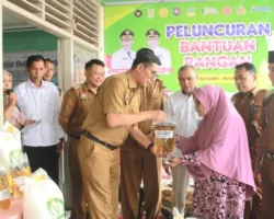 Pemko Payakumbuh Salurkan Bantuan Pangan CPP dan Minyak Goreng