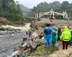 Hari Kedua, Evakuasi Warga di Jembatan Kembar Terus Dikebut