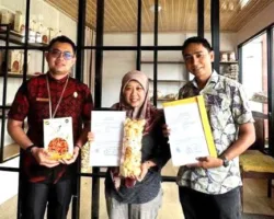 Dorong UMKM Naik Kelas, Pemko Serahkan Sertifikat HAKI kepada Pelaku Usaha