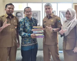 Deposit Perpustakaan Sumbar Terima 18 Buku dari Penerbit Pustaka Artaz