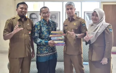 Deposit Perpustakaan Sumbar Terima 18 Buku dari Penerbit Pustaka Artaz