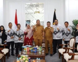 Meriahkan HUT PGRI, Wako Yota Balad Dukung PGRI Kota Pariaman Gelar Jalan Santai