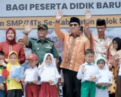 Seragam Baru, Semangat Baru! Pemkab Solsel Kembali Gulirkan Program Seragam Gratis