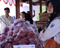 Masyarakat Antusias Berbelanja Bahan Pangan Murah