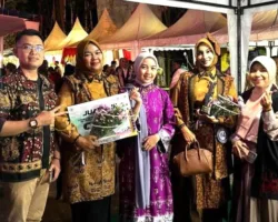 Desain Mike Monalisa Binaan Dekranasda Raih Juara 3 Lomba Desain Busana Batik