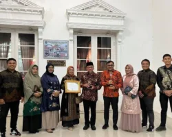 Padang Peringkat Satu KIP 2025, Wawako Maigus Nasir Dianugerahi Achievement Motivation Person