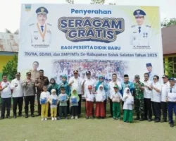 Langkah Besar untuk Pendidikan! Pemkab Solsel Salurkan 1.814 Seragam Gratis di SJJ
