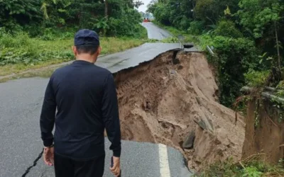 Jalan Penghubung Padang Baru-Kampung Bonai Amblas, Bupati Perintahkan Kadis PUPR Turun ke Lokasi
