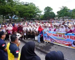 Ribuan Guru Ikuti Gerak Jalan Dalam Rangka HUT HGN dan PGRI ke-80