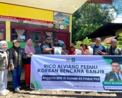 Rico Alviano Terjun Langsung Salurkan Bantuan untuk Korban Banjir di Sumbar
