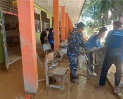 Tiga Hari Setelah Air Surut, Luka SMAN 12 Padang Masih Menganga