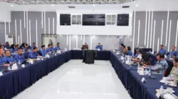 Menteri ATR/Kepala BPN, Nusron Wahid memimpin Rapim untuk fokus membahas langkah percepatan penyelesaian berkas layanan pertanahan. (Foto: ATR/BPN)