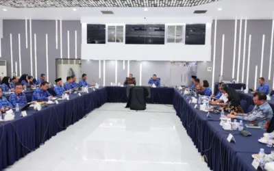 Menteri ATR/Kepala BPN, Nusron Wahid memimpin Rapim untuk fokus membahas langkah percepatan penyelesaian berkas layanan pertanahan. (Foto: ATR/BPN)