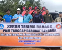 PNP Salurkan Bantuan Peralatan Kebencanaan ke Tiga Kelurahan di Kecamatan Pauh Padang