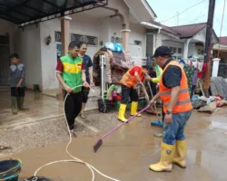 LAZNAS Yakesma Sumbar Lakukan Aksi Tanggap Darurat Pasca Banjir Bandang di Padang