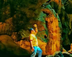 Menelusuri Warna Warni Keindahan Gua Batu Kapal