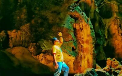 Menelusuri Warna Warni Keindahan Gua Batu Kapal